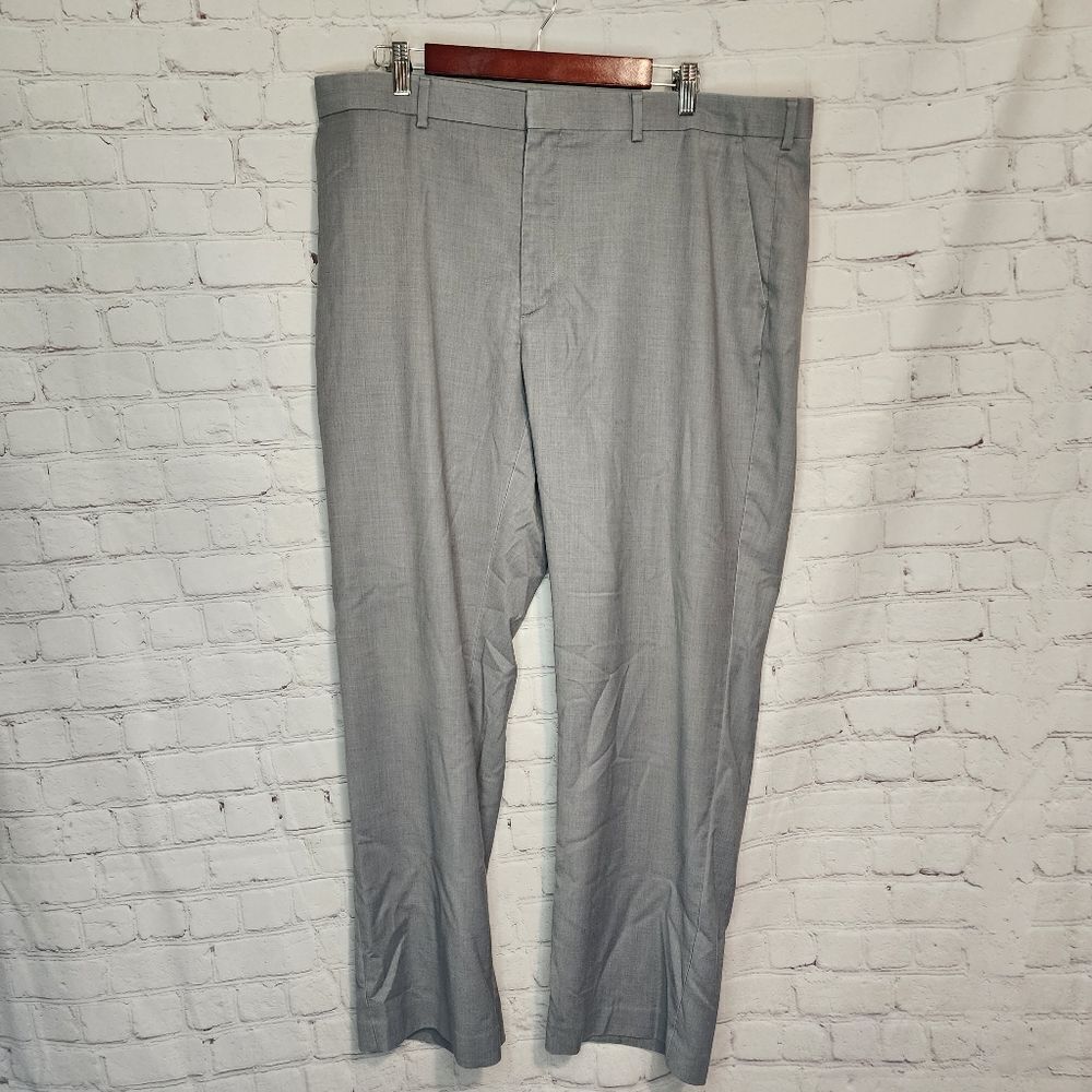 Men's Apt. 9 "Modern Fit" dress pants, size 40 X 32